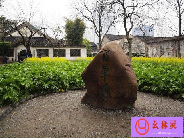 油蛉在这里低唱蟋蟀们在这里弹琴仿写一个句子（鲁迅名篇《从百草园到三味书屋》）