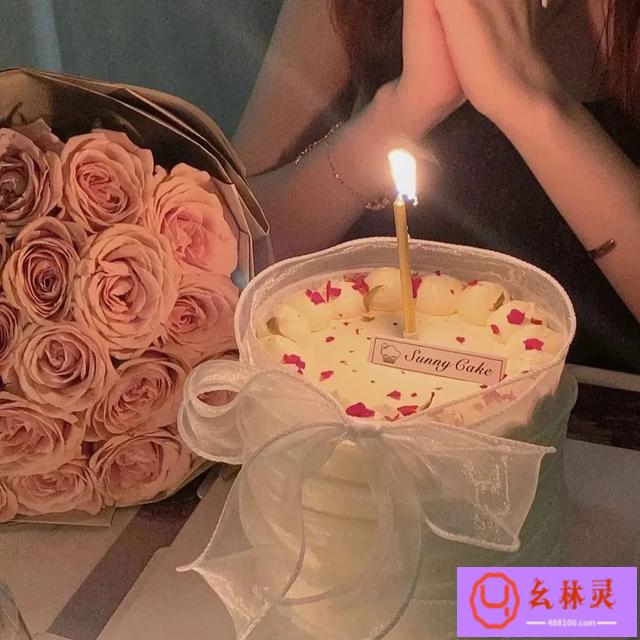 自己生日发朋友圈的经典句子简单（生日文案__2023如何低调宣布自己过生日）